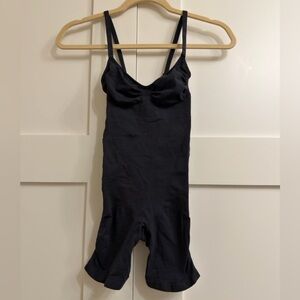 Skims Sculpting Mid Thigh Bodysuit in Onyx, Size Small